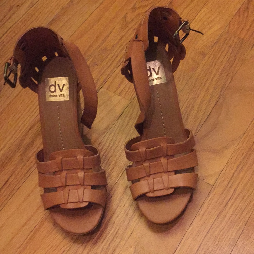 EUC Dolce Vita wedges